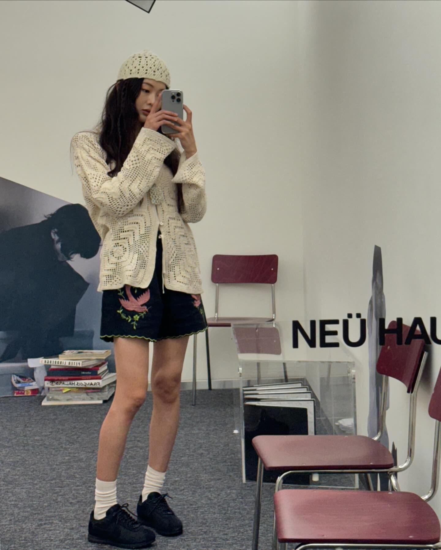 금새록의 나이키 운동화 코디👟🖤
핫한 나이키 운동화를 더욱 힙하게🪄특별한 금새록의 데일리템

1. 나이키 코르테즈 프리미엄 블랙, 12만 9천 원.

2. 나이키 에어맥스 Dn 블랙 다크 스모크 그레이 앤트러사이트 라이트 크림슨, 18만 9천 원.

3. 나이키 아스트로그래버 x Bode 블랙 앤 코코넛 밀크, 18만 9천 원.

4. 나이키 줌 보메로 5 코블스톤 라이트 본 미디엄 애쉬 라이트 본, 18만 9천 원.

5. 나이키 코르테즈 화이트 블랙 11만 9천 원.

6. 나이키 프리 몬트리올 레이서 빈티지 오우드 브라운

7. 나이키 필드 제너럴 82 SP 화이트 바시티 레드, 11만 9천 원. 이미지