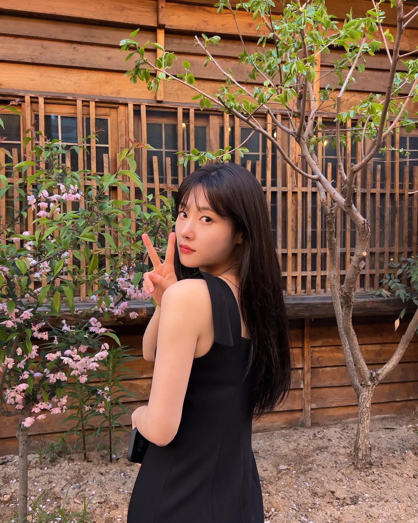 나들이 필수 계절☀️정채연룩 참고 이미지
