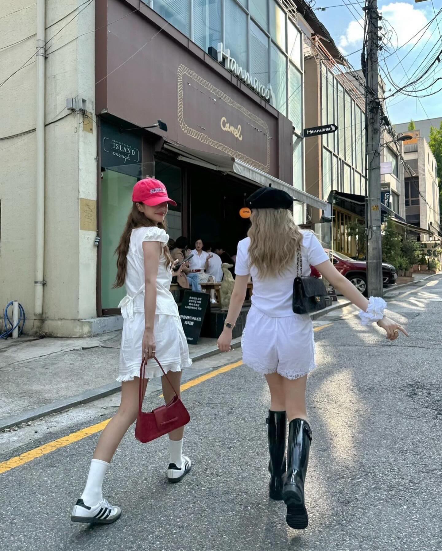 날씨처럼 맑은🤍화이트 시밀러룩 이미지