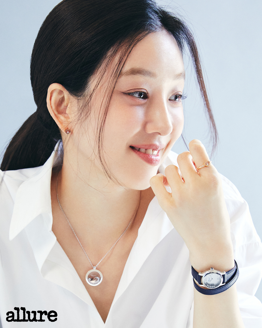 올타임 레전드 정려원🤍💛 
정려원 x 쇼파드💎🕰️시크한 워치&주얼리 스타일링 #광고 
 이미지5
