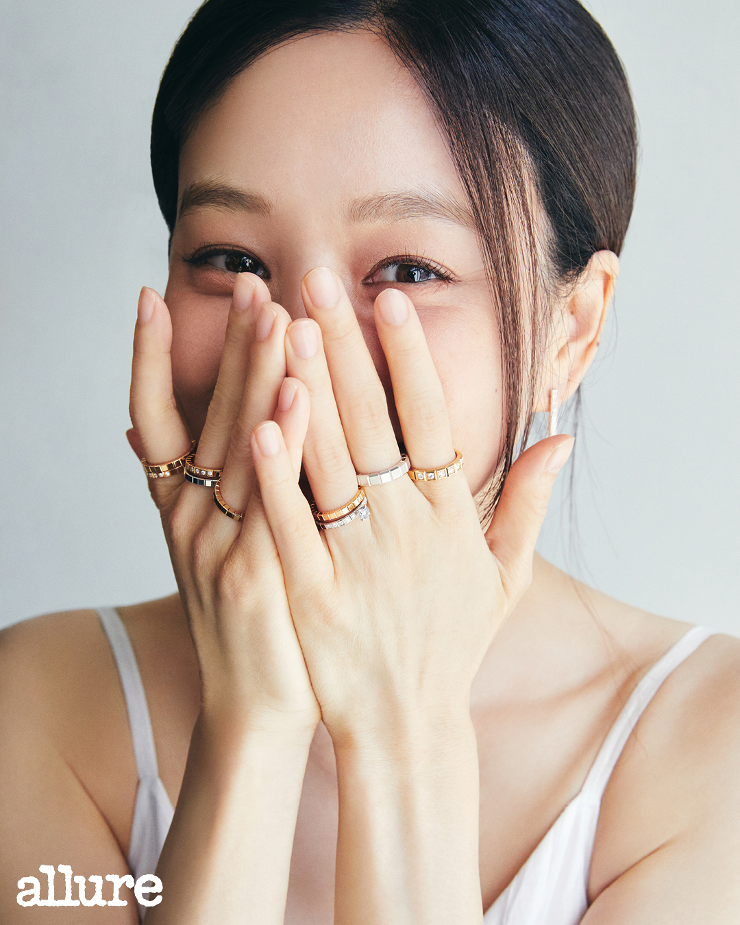 올타임 레전드 정려원🤍💛 
정려원 x 쇼파드💎🕰️시크한 워치&주얼리 스타일링 #광고 
 이미지3