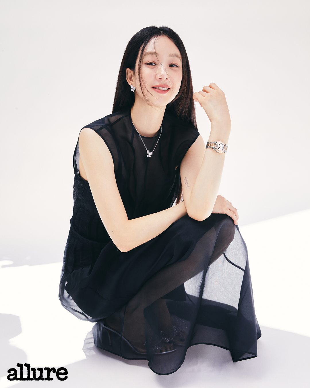 올타임 레전드 정려원🤍💛 
정려원 x 쇼파드💎🕰️시크한 워치&주얼리 스타일링 #광고 
 이미지6