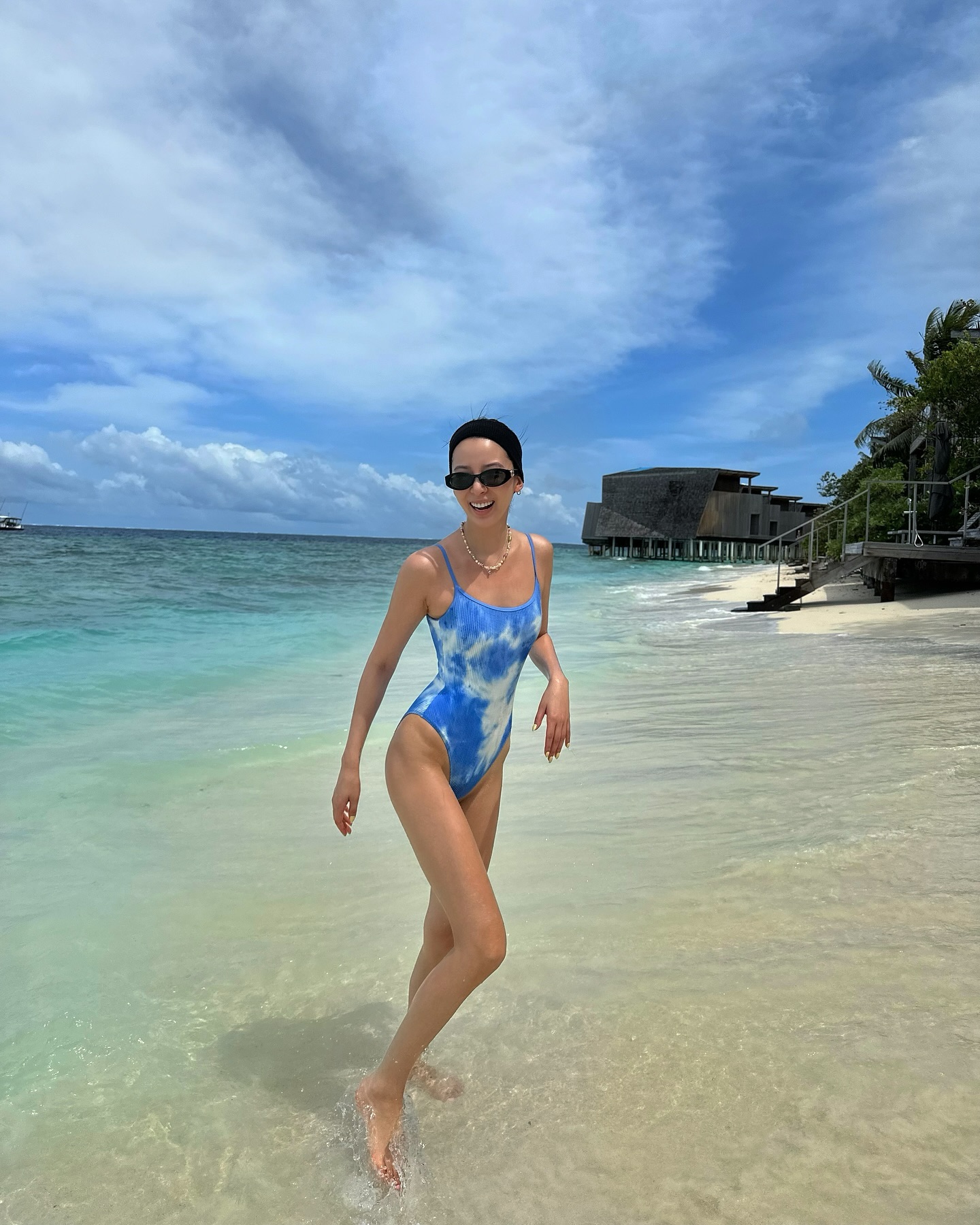셀럽들이 떠난 여행지 모음✈️🏝️
휴양지로 미리 떠나는 여름 휴가🍉🩱 6월에 @갈까?

1. 아이린 - 몰디브

2. 기은세 - 보라카이

3. 이세영 - 하와이

4. 이유비 - 태국 

5. 천둥, 미미 - 두바이  이미지