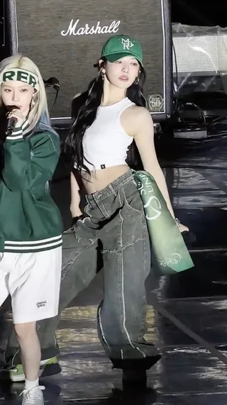 모자 쓸 때마다 레전드 닝닝💚 이미지