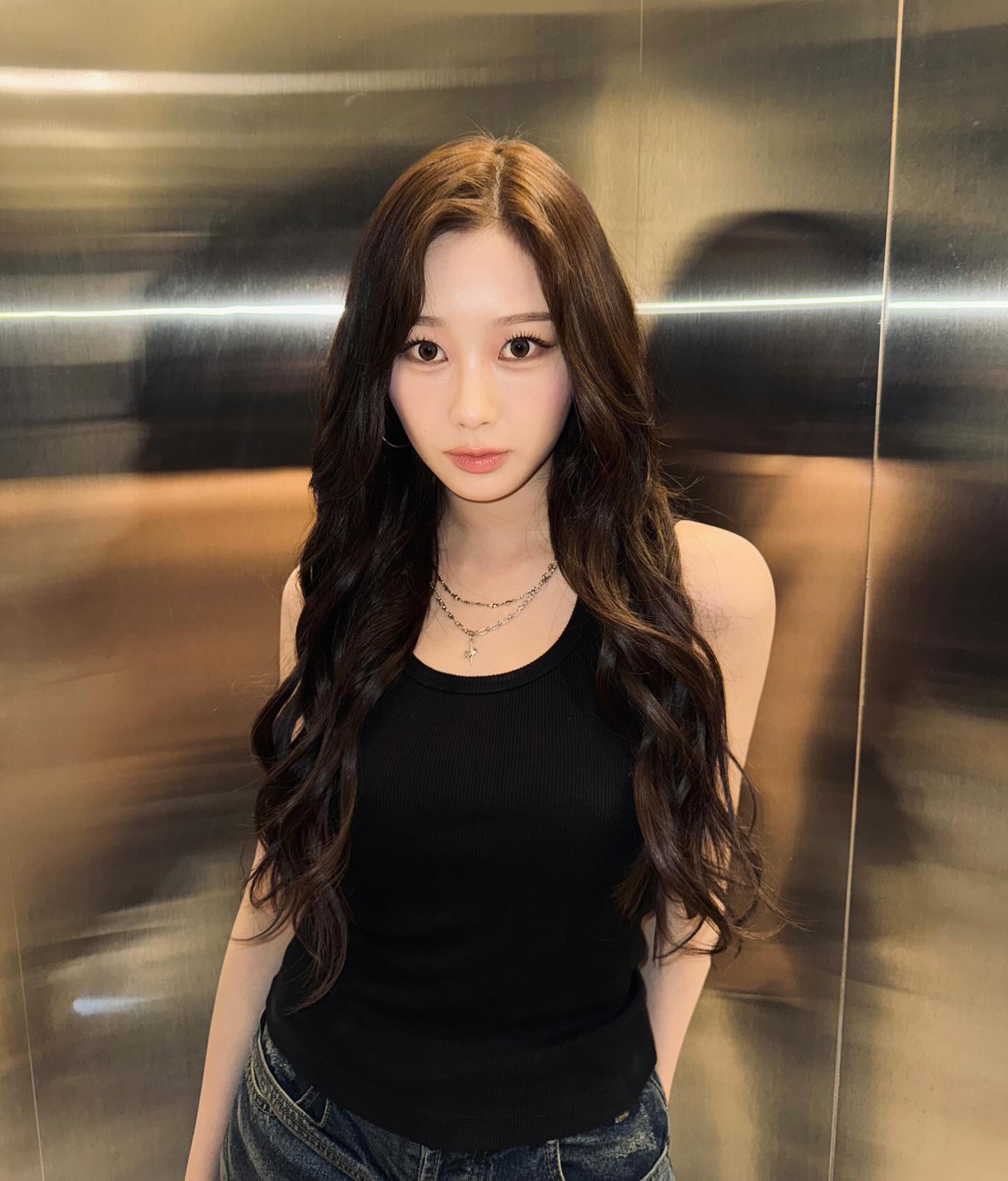 볼빨간사춘기와 지젤이 만났다💖

볼빨간사춘기가 에스파 지젤의 피처링과 함께 컴백합니다. 지난 3일 소속사 쇼파르엔터테인먼트는 공식 SNS를 통해 볼빨간사춘기 신곡 ‘Lips(립스)’의 티저 영상을 공개하며 베일에 싸여있던 피처링 아티스트가 에스파 멤버 지젤임을 밝혔는데요. 공개된 영상에는 신곡의 inst 음원이 함께 담겨있습니다. 지젤은 첫 공식 피처링 참여는 물론 직접 립 메이킹에 참여해 두 사람이 어떤 케미스트리를 발휘할지 궁금증을 높아지고 있습니다. 이미지2