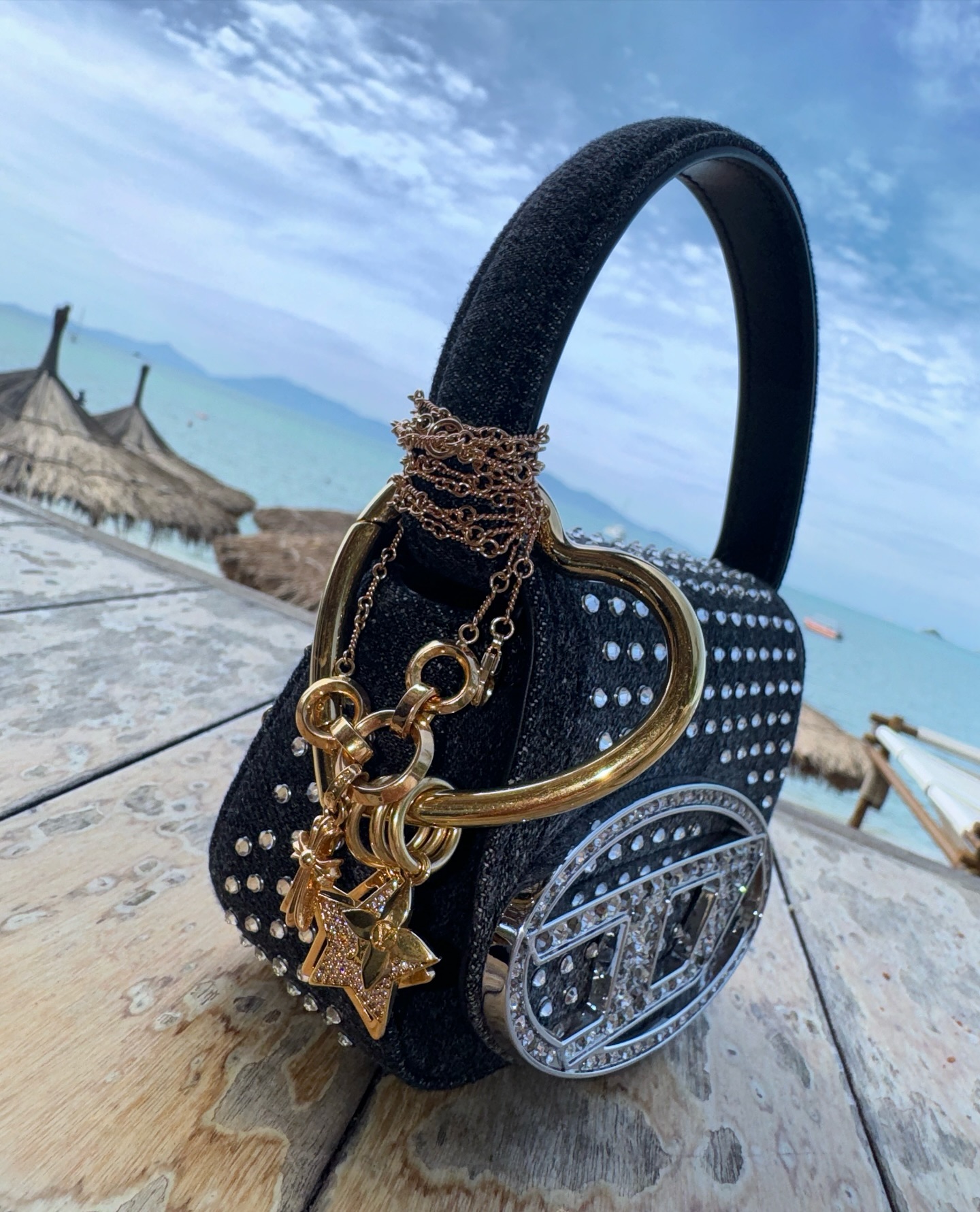 최근 리사가 선택한 디젤백⛽️👜
1DR XS-아이코닉 미니백 데님 앤 크리스탈 블랙💎🏷️94만 원

사진 5 + 6 + 7 + 8 + 9: 디젤 공식 홈페이지 이미지2