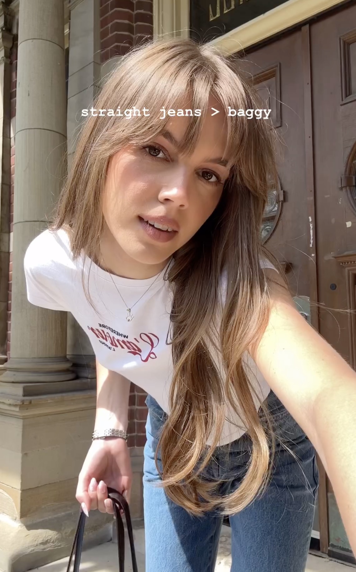 스트레이트 청바지파 여기 모여👖
흰 티+청바지엔 레드 포인트❤️ 이미지
