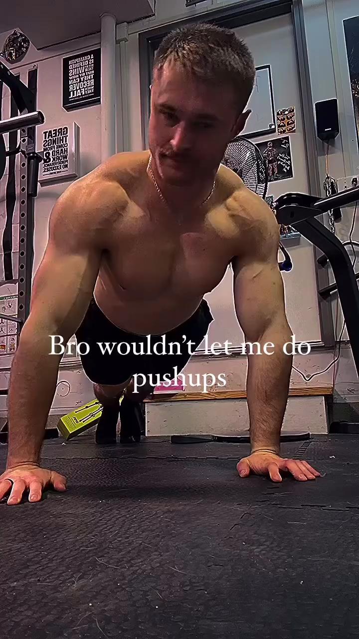 고양이와 함께하는 중량 푸쉬업💪🏻🐈 이미지