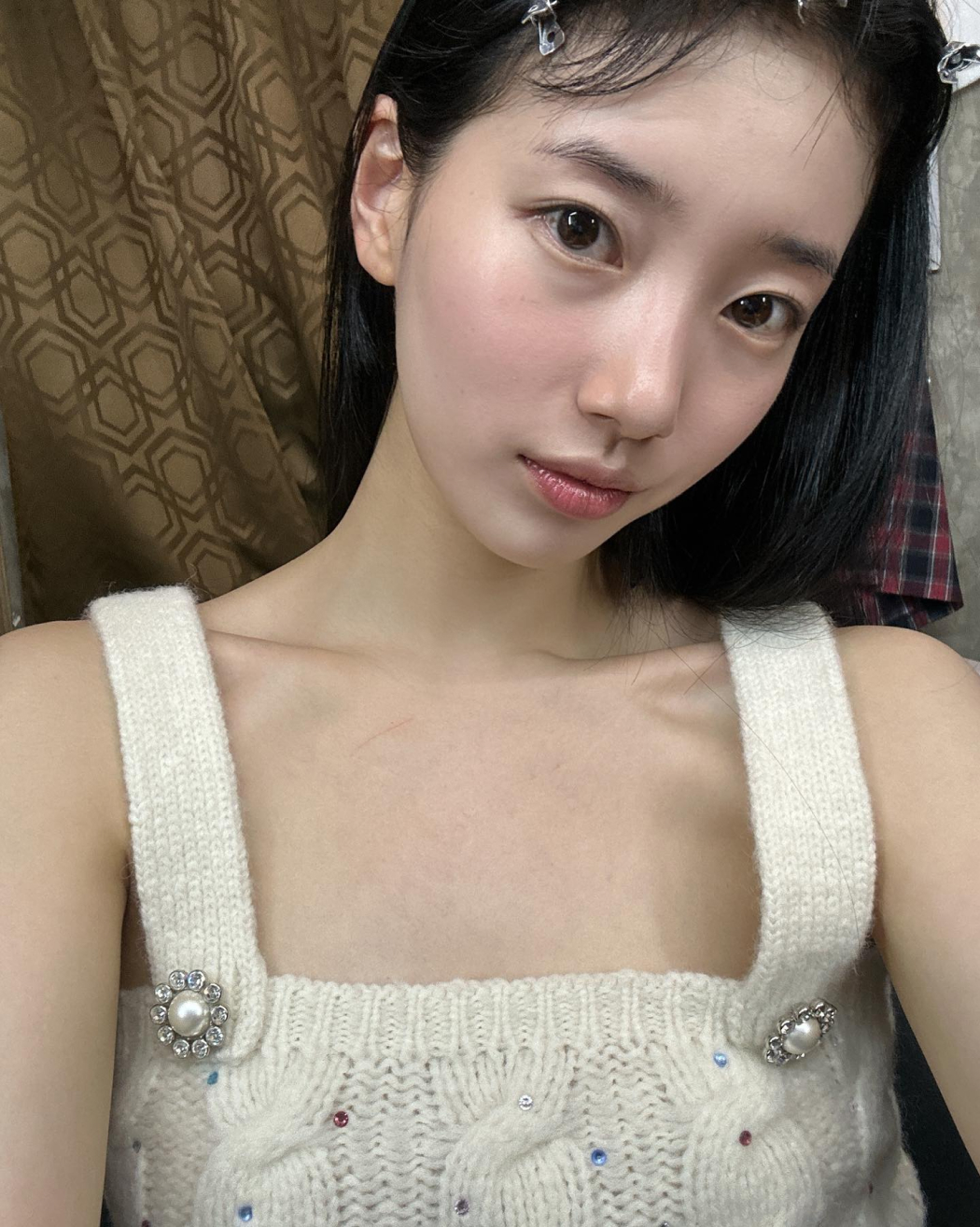 요즘 메이크업 필수🍑블러셔로 생기 더하기🧡
한 끗 차이로 다른 분위기 연출하는 법🔎 이미지9