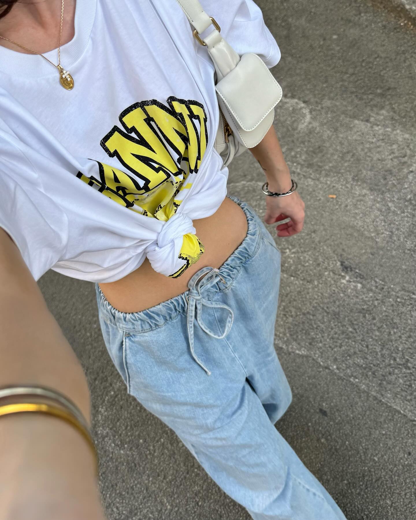 다양한 코디가 가능🤍흰 티 매력 이미지5