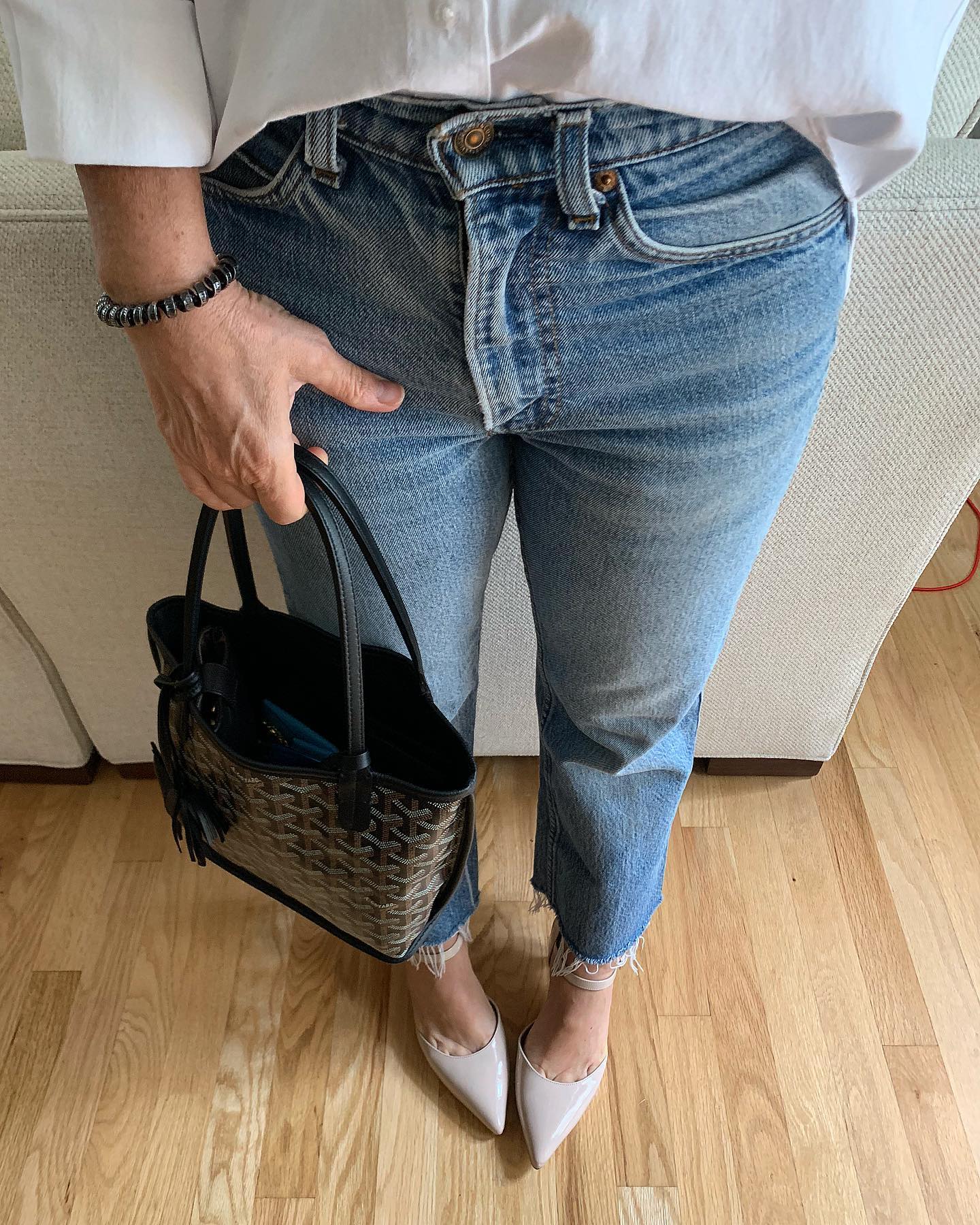 엄지원의 여행룩 미니백🖤🤎
고야드 앙주 백 미니 블랙&탄👜 가격은 290만 원.✨ 이미지7