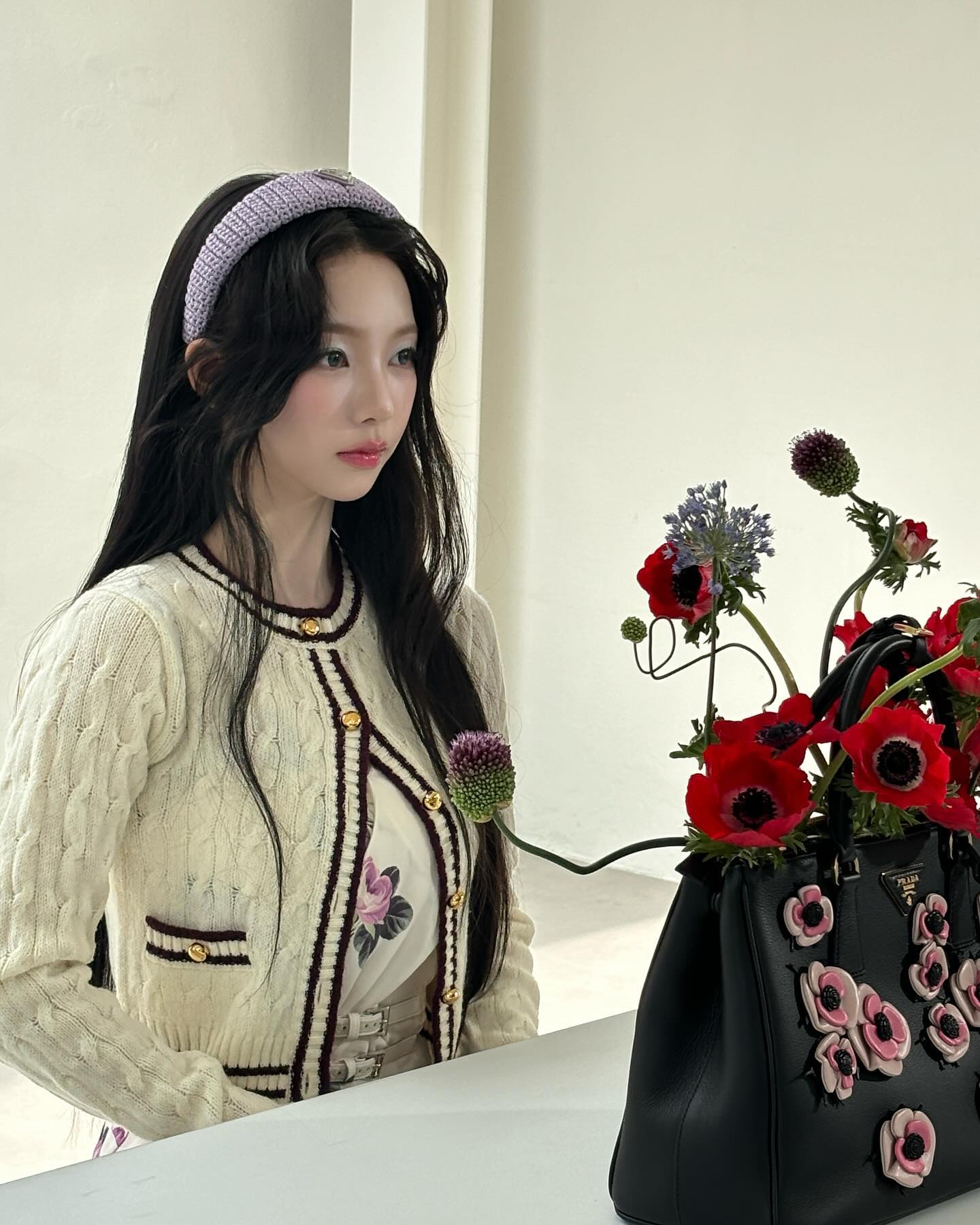 두꺼운 머리띠가 요즘 트렌드🤎 이미지