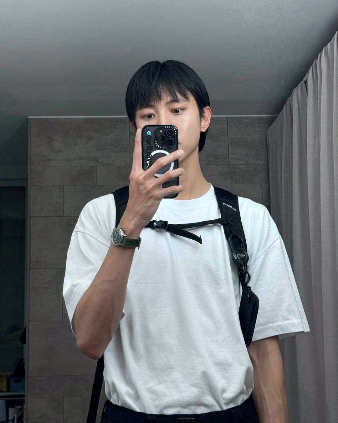 더워도 백팩은 포기못해🎒 이미지
