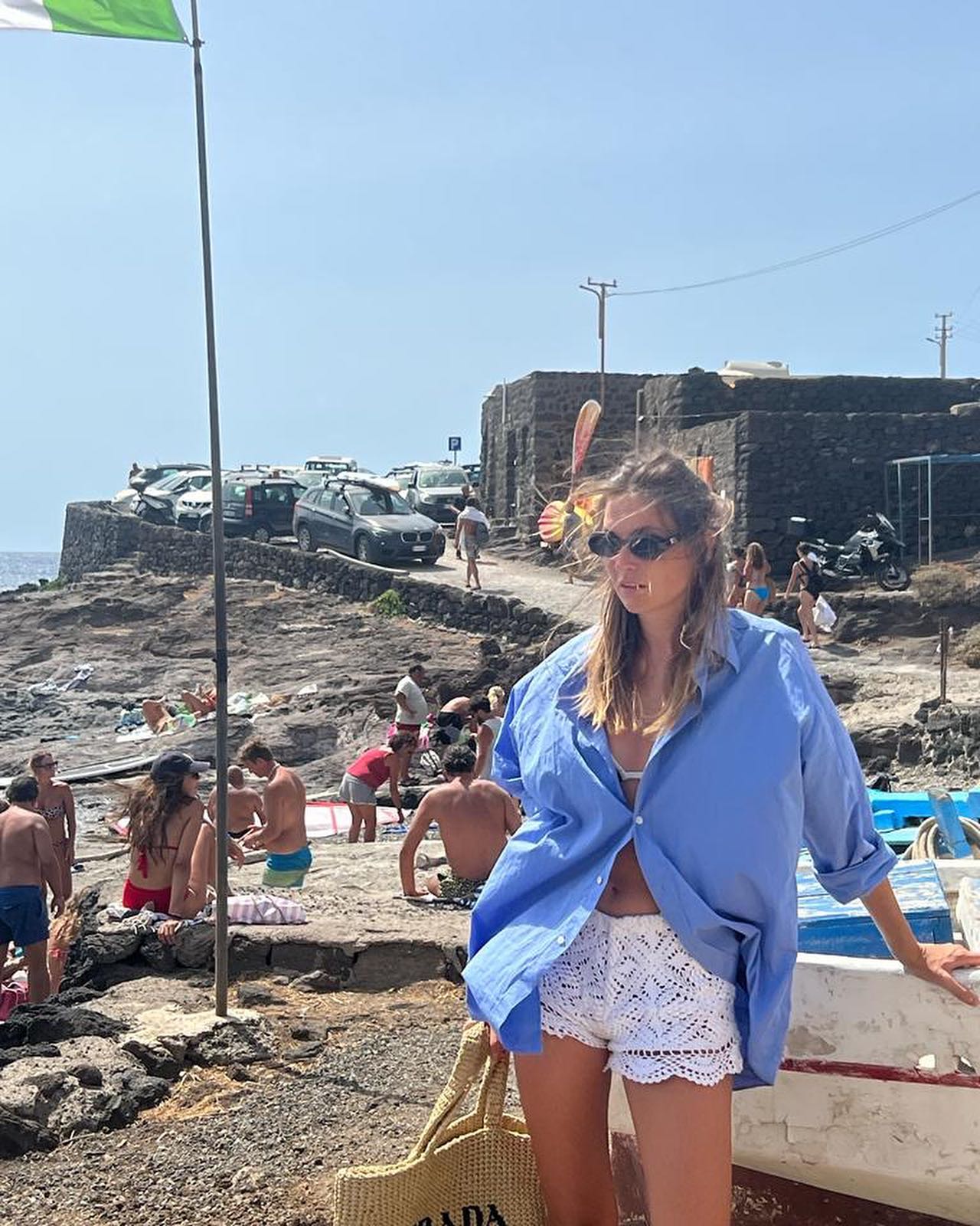 반바지마다 다른 셔츠룩 무드🙌🏻
같은 셔츠를 반바지 별로 다양하게 즐기는 여름 스타일링💡@저장
1. 셔츠에 밴딩 팬츠 매치한 원마일웨어
2. 셔츠에 화이트 숏데님 매치한 여름 데일리 룩
3. 셔츠에 하프 슬랙스 매치한 출근 룩
4. 셔츠에 블루머즈 매치한 휴양지 룩
5. 셔츠에 버뮤다 데님 매치한 주말 나들이 룩 이미지7