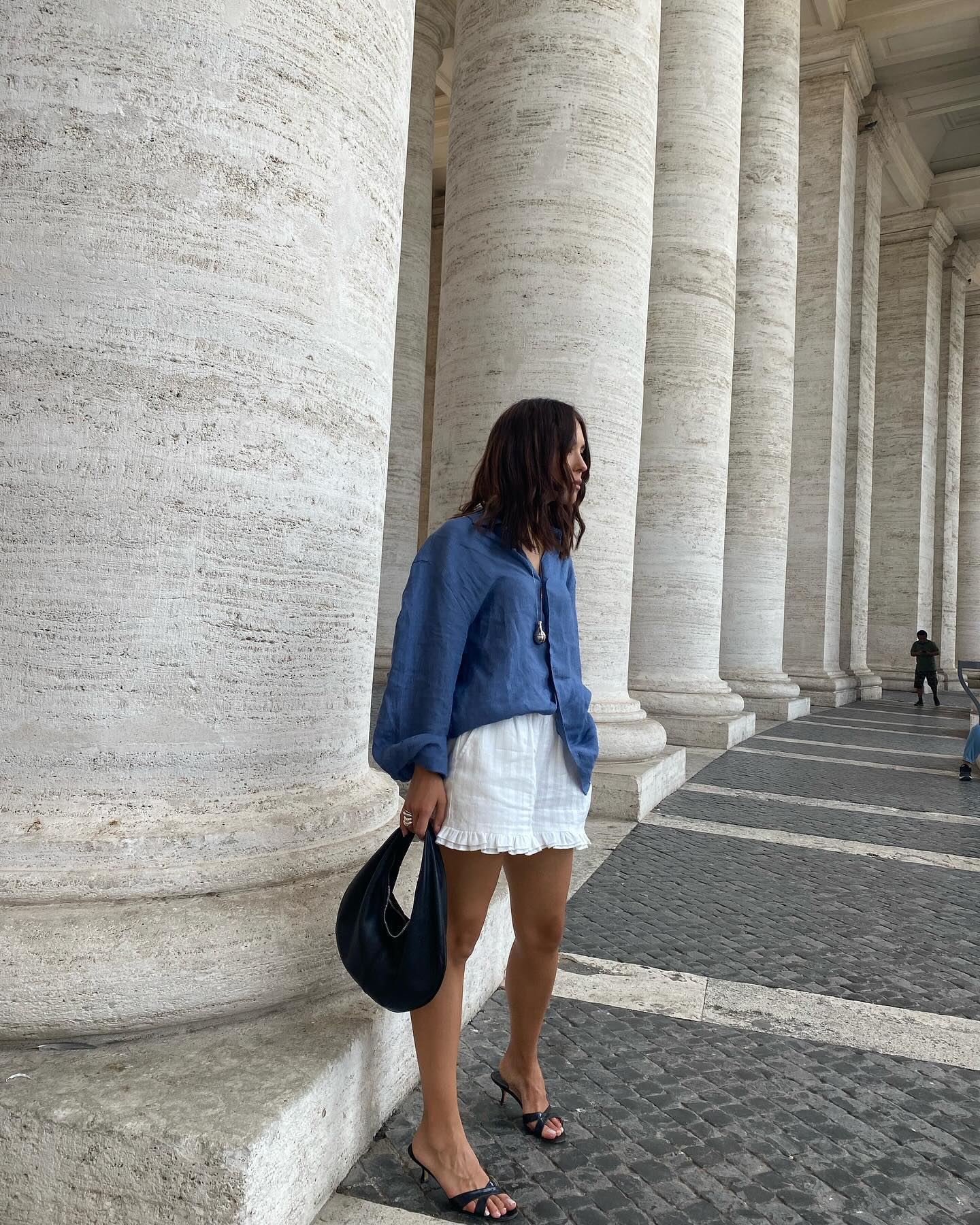 반바지마다 다른 셔츠룩 무드🙌🏻
같은 셔츠를 반바지 별로 다양하게 즐기는 여름 스타일링💡@저장
1. 셔츠에 밴딩 팬츠 매치한 원마일웨어
2. 셔츠에 화이트 숏데님 매치한 여름 데일리 룩
3. 셔츠에 하프 슬랙스 매치한 출근 룩
4. 셔츠에 블루머즈 매치한 휴양지 룩
5. 셔츠에 버뮤다 데님 매치한 주말 나들이 룩 이미지8