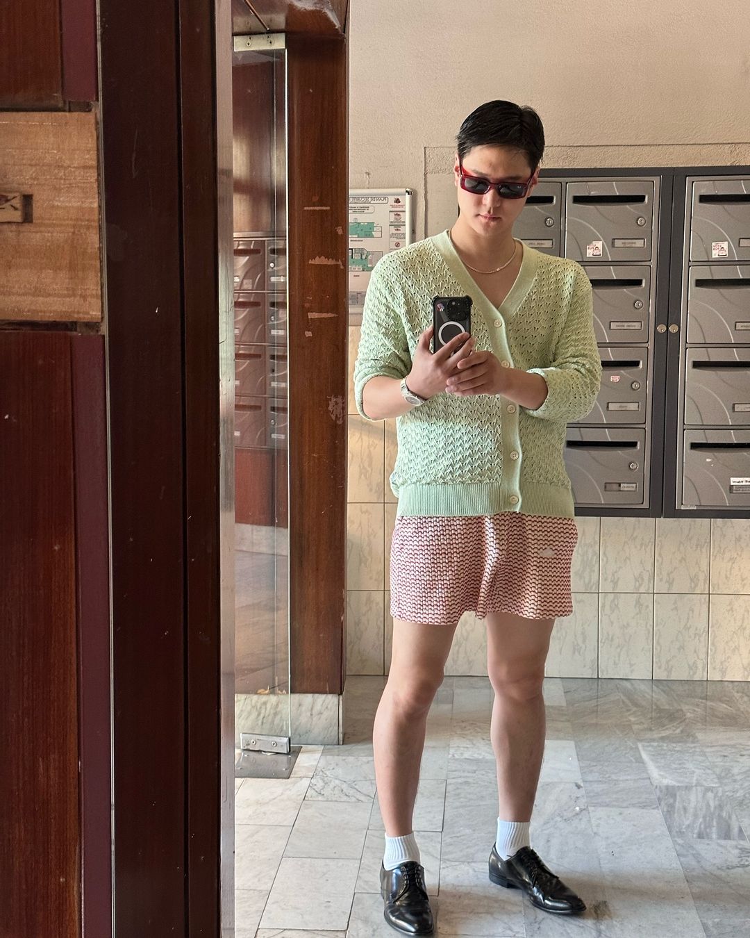 요즘 자유분방한 고경표 패션😎 이미지