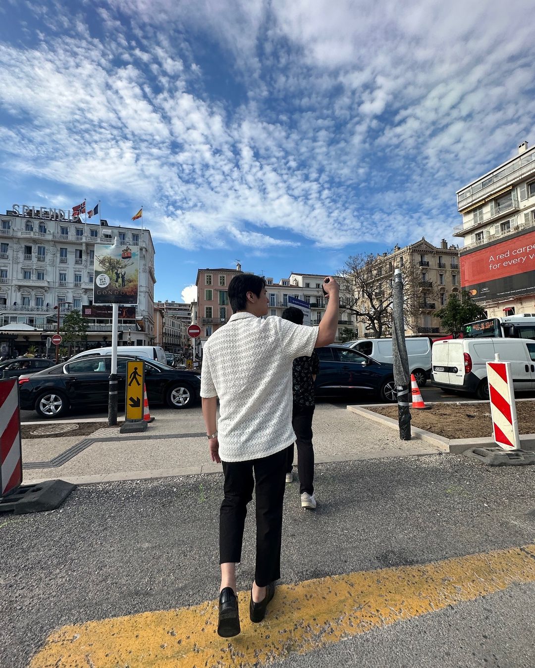 요즘 자유분방한 고경표 패션😎 이미지6