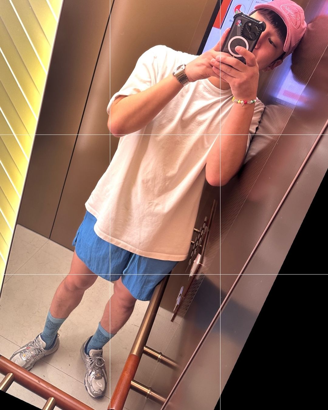 요즘 자유분방한 고경표 패션😎 이미지2