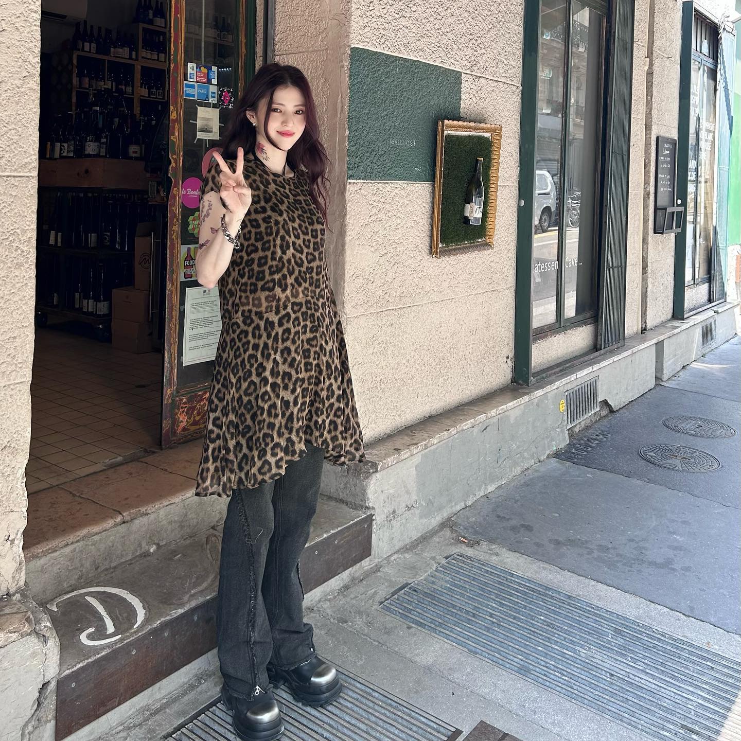 미니원피스에 팬츠 레이어드해👗 이미지
