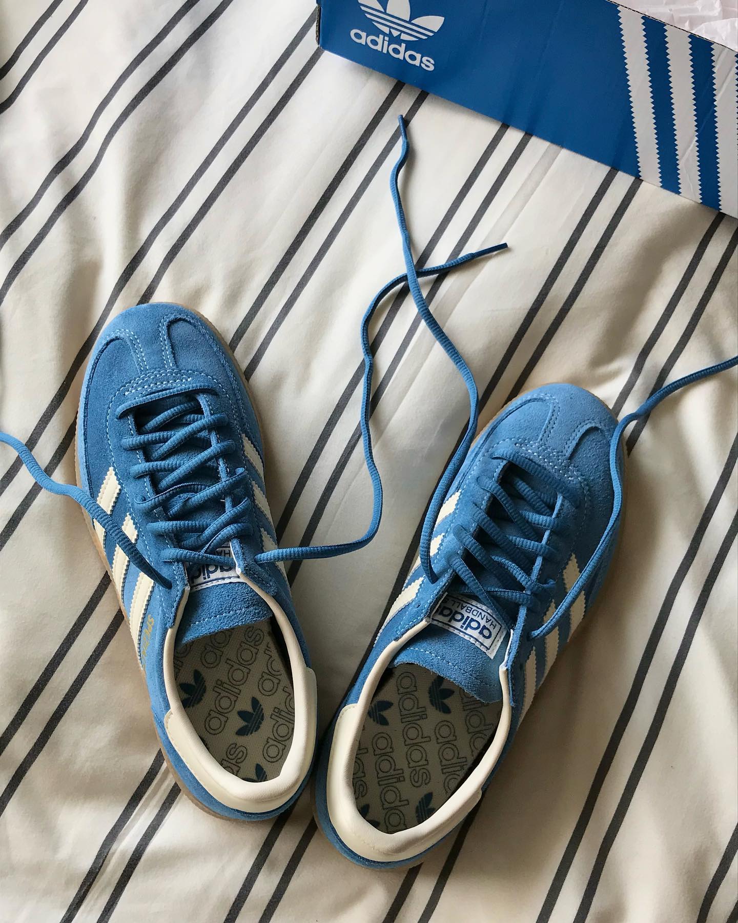 여름 포인트 컬러감 아디다스🌈✨
흔하지 않은 색감 아디다스 운동화 총정리👟 @참고하자✔️

1. 아디다스 가젤 블리스핑크

2. 아디다스 삼바 OG 오렌지 러쉬 

3. 아디다스 x 키스 가젤 인도어 애쉬 퍼플 아이스 퍼플

4. 아디다스 가젤 인도어 세미 블루 버스트 올모스트 옐로우 

5. 아디다스 스페지알 핸드볼 컬리지에이트 그린

6. 아디다스 스페지알 핸드볼 브라이트 레드 클리어 핑크

7. 아디다스 가젤 인도어 프리러브 블루 화이트

8. 아디다스 스페지알 핸드볼 코어 블루 크림 화이트 이미지8