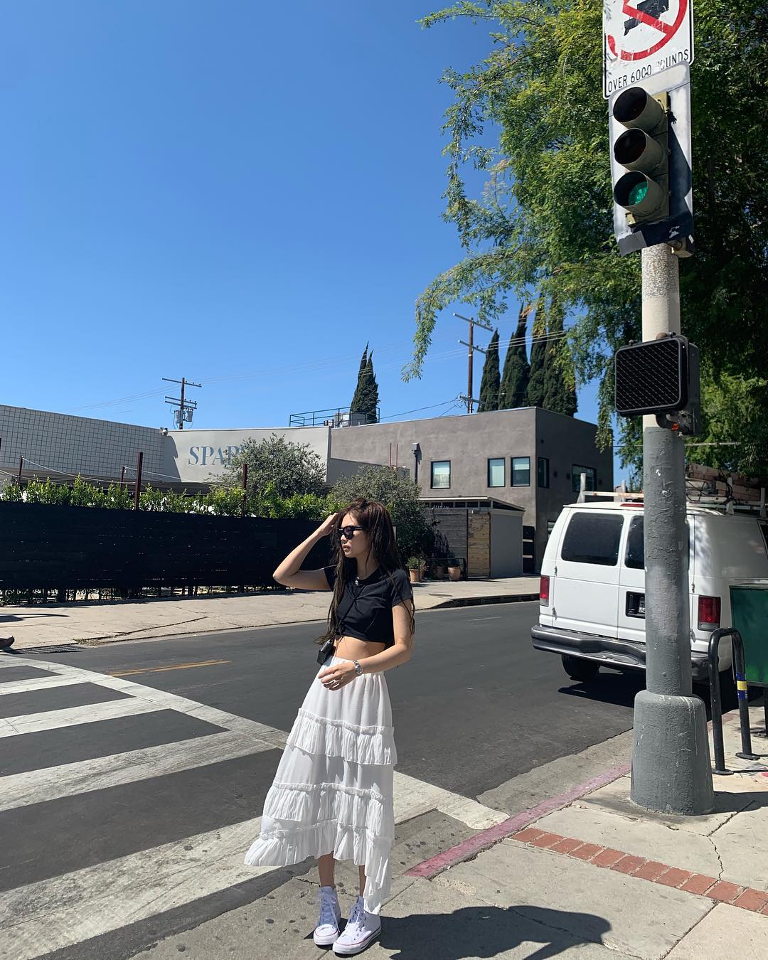 다시 돌아온 유행☁️ 캉캉 스커트
올여름 언니들처럼🤍👗셀럽들의 화이트 티어드 스커트룩 이미지6