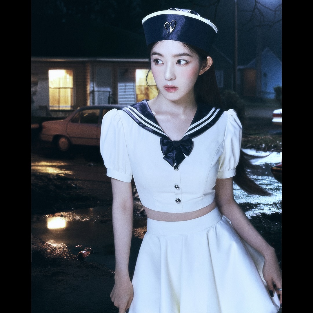 레드벨벳이 말아주는 마린룩⛴️

레드벨벳이 새 앨범 ‘Cosmic’의 첫 티저 이미지를 공개했습니다. 낯선 배경과 함께 레드벨벳의 눈부신 비주얼과 유니크한 스타일링이 절묘하게 어우러졌는데요. 미스터리하면서도 독특한 무드를 자아내며 컴백 기대감을 증폭시켰습니다. 약 1년 만에 돌아온 레드벨벳의 새 앨범 'Cosmic'은 총 6곡으로 구성되어 있으며, 오는 24일 오후 6시에 발매됩니다.  이미지6