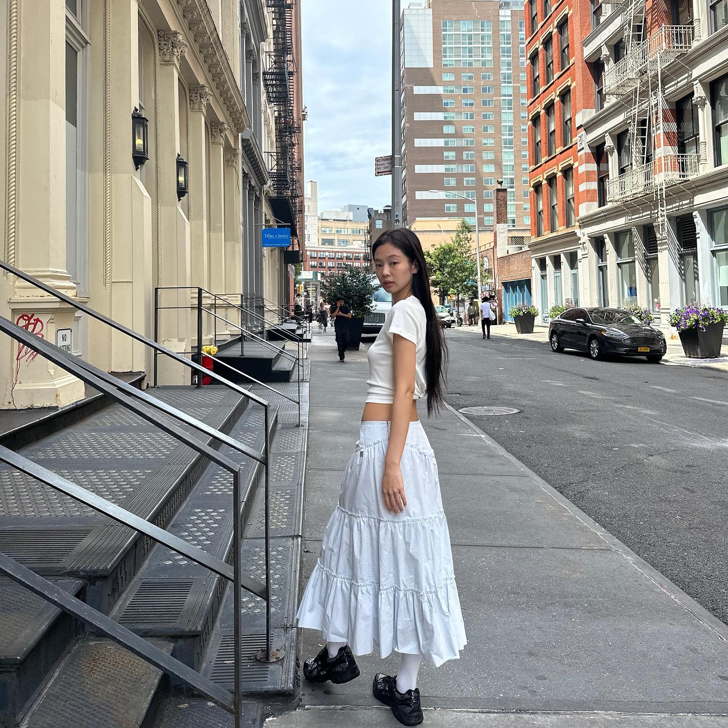 다시 돌아온 유행☁️ 캉캉 스커트
올여름 언니들처럼🤍👗셀럽들의 화이트 티어드 스커트룩 이미지2