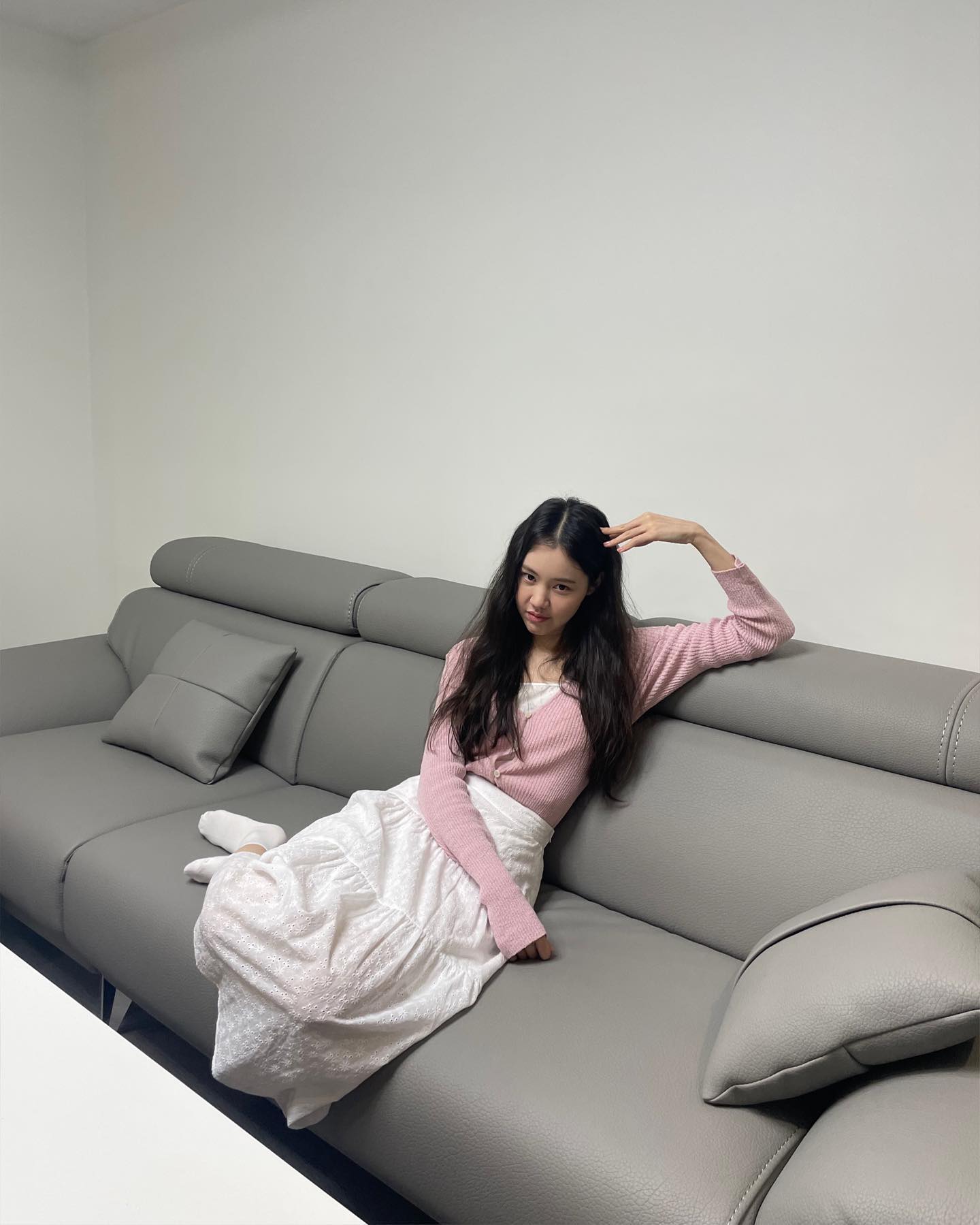 다시 돌아온 유행☁️ 캉캉 스커트
올여름 언니들처럼🤍👗셀럽들의 화이트 티어드 스커트룩 이미지8