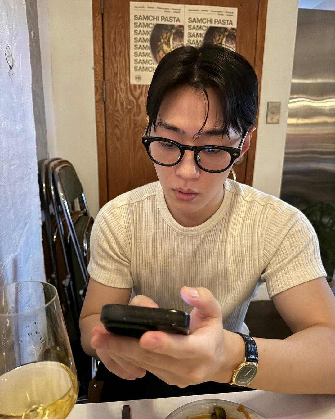머슬핏이 잘어울리는 그레이💪 이미지