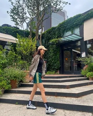 무심한 듯 시크💚🖤채정안 여름룩 이미지