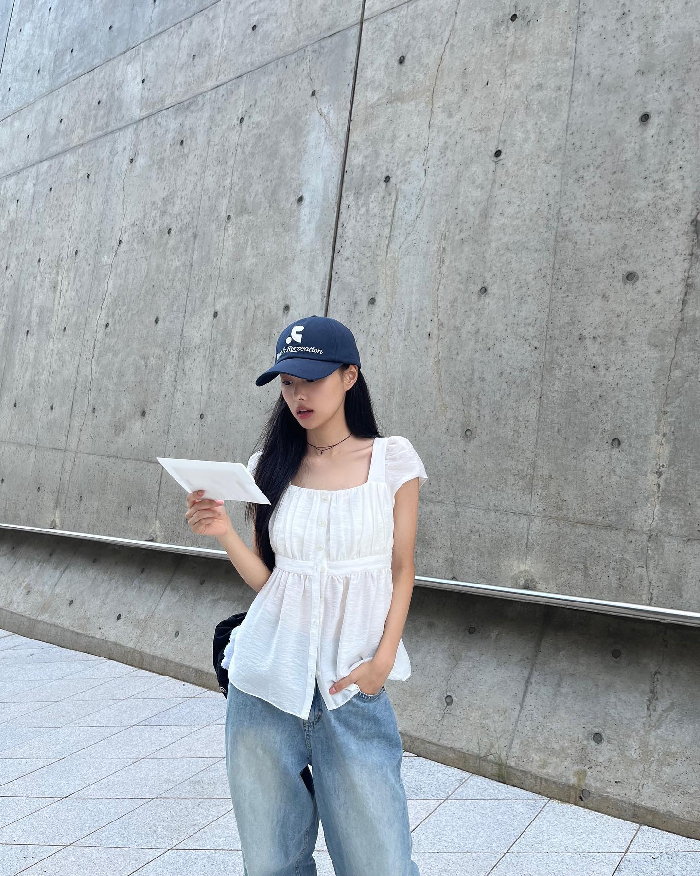 반팔블라우스 러블리룩 참고🤍🩵
봉긋한 퍼프 소매 화이트 블라우스에 청바지로 꾸안꾸✨ 이미지2