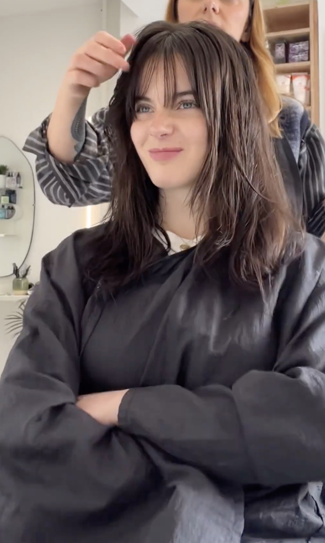 여름맞이 앞머리 잘라볼까?💇‍♀️🖤 이미지