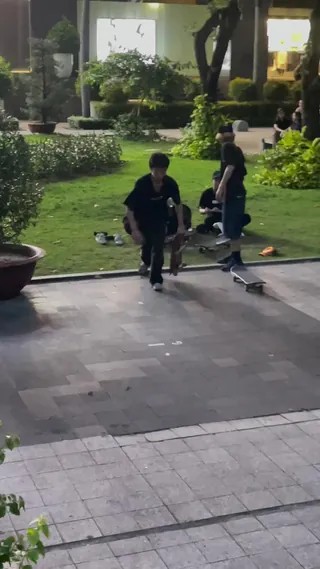 추진력을 얻기 위한 미끄러짐😤🕺 이미지