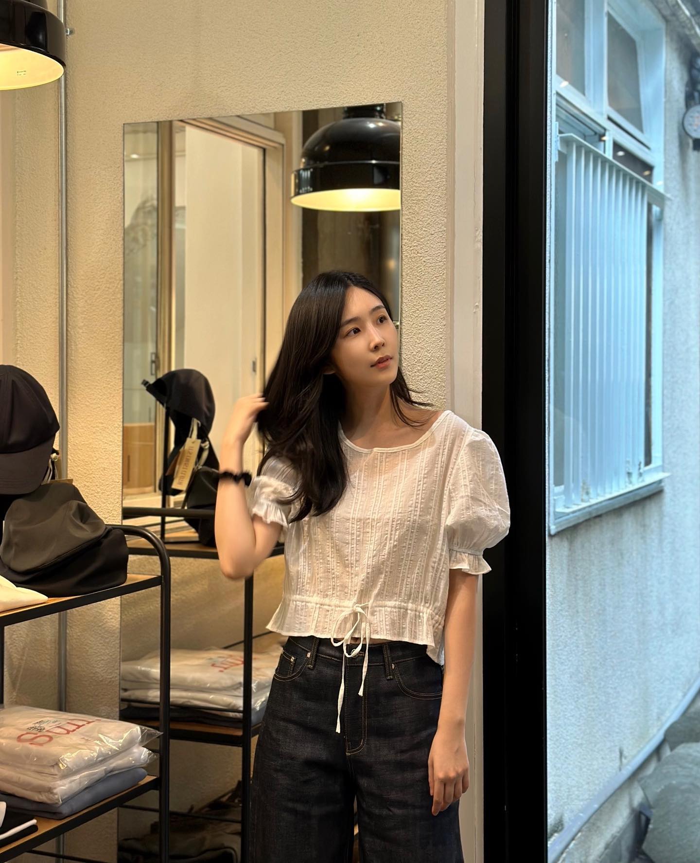 반팔블라우스 러블리룩 참고🤍🩵
봉긋한 퍼프 소매 화이트 블라우스에 청바지로 꾸안꾸✨ 이미지8