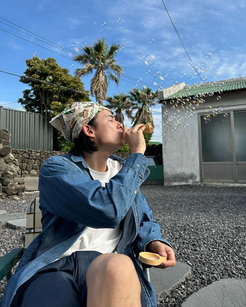 셔츠에 반바지로 꾸러기룩👼 이미지10