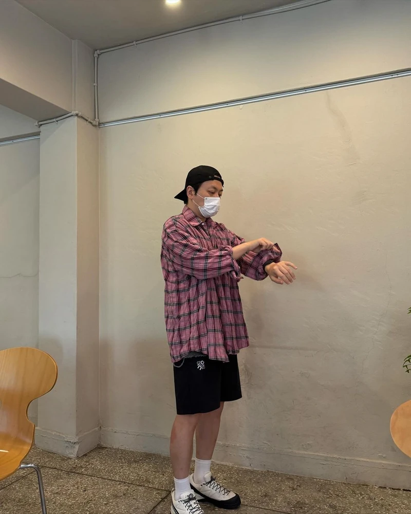 셔츠에 반바지로 꾸러기룩👼 이미지2