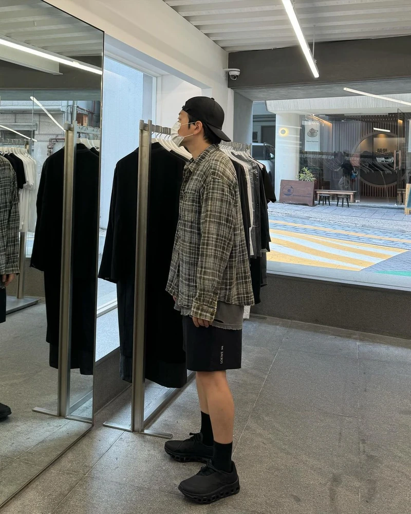 셔츠에 반바지로 꾸러기룩👼 이미지6