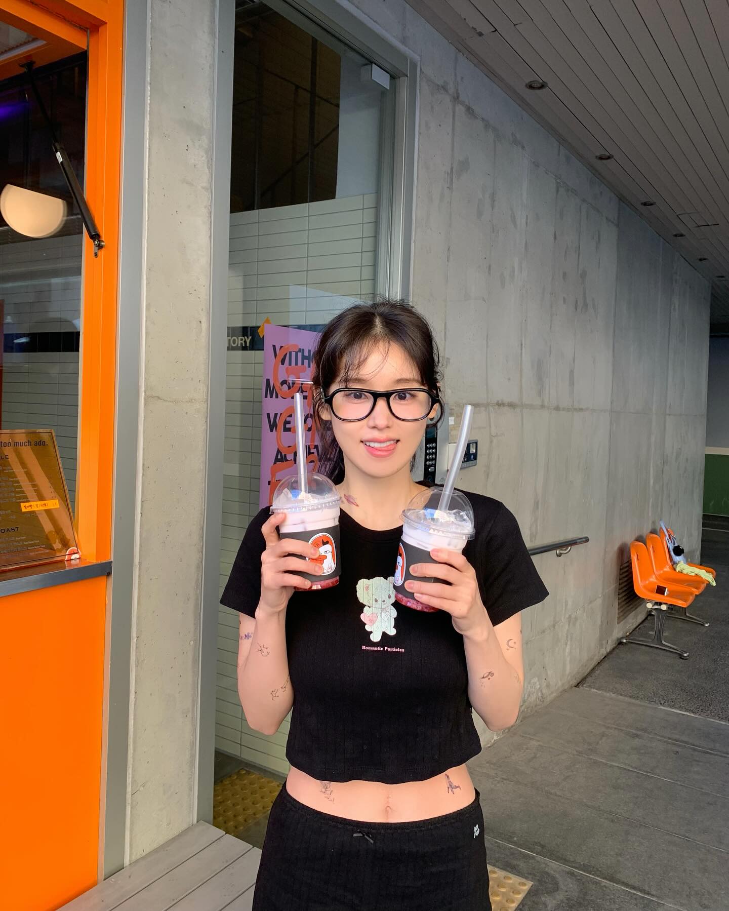 민낯에 어울리는🤓🖤두꺼운 뿔테 이미지