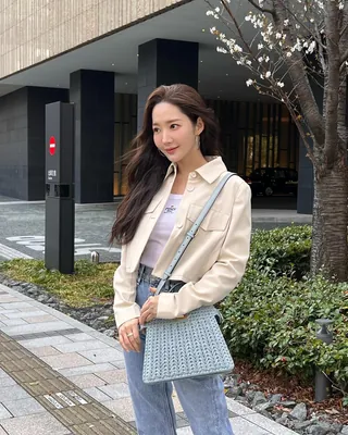 셀럽 여름 필수템🤍🖤기본 민소매
언니들이 선택한 5가지 브랜드✔️ 여름 옷장 든든템 @챙기자💪🏻
1. 이청아, 쯔위 - 생 로랑
2. 차정원, 이시영 - 로에베
3. 박규영 - 구찌
4. 박하선, 민니 - 프라다
5. 안유진, 박민영 - 펜디 이미지