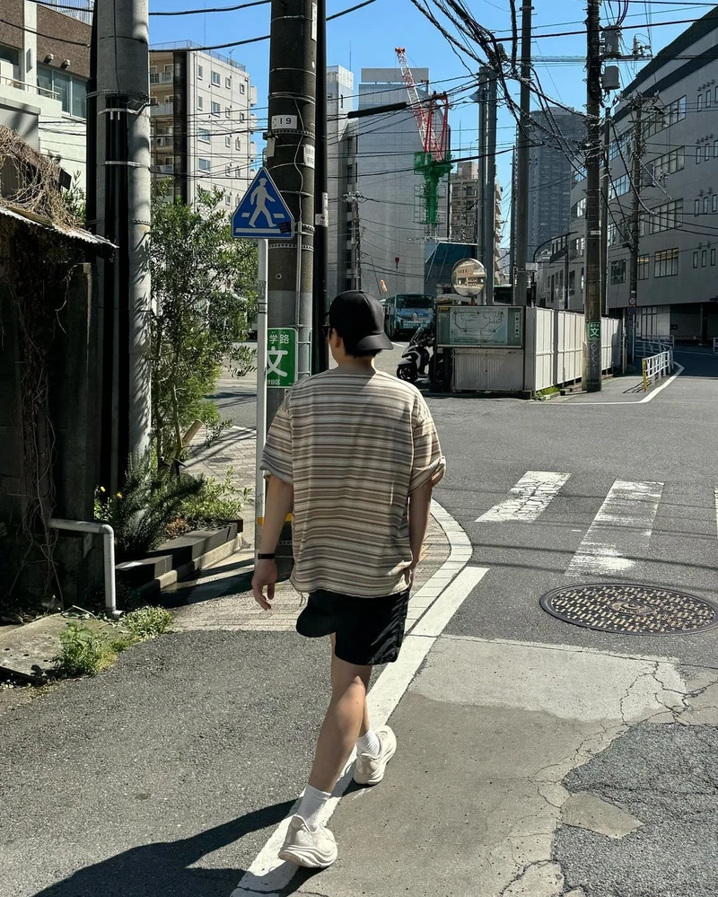 얇은 스트라이프 티 입어⚓️ 이미지8