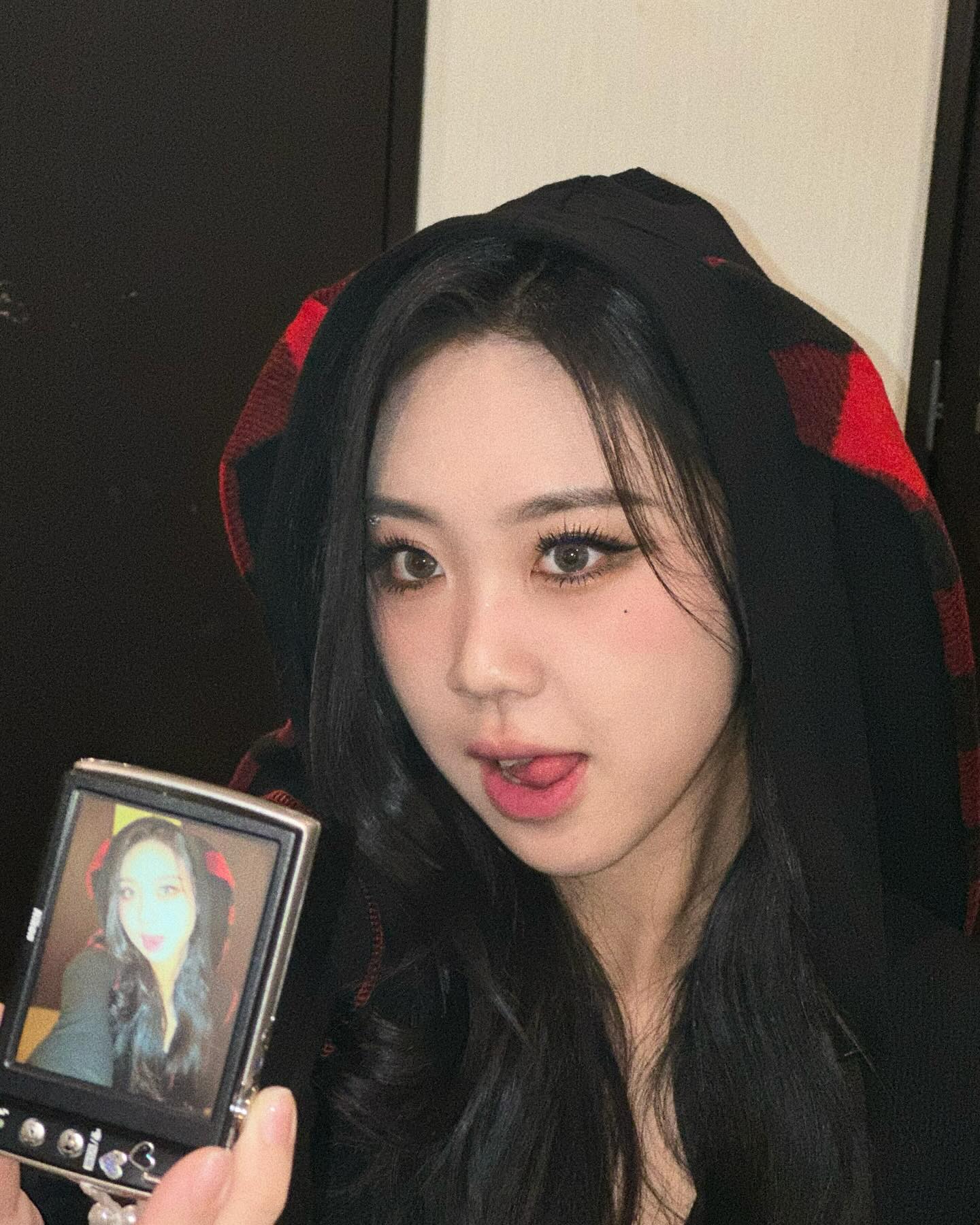 이영지🎤내일 한강에서 버스킹 공연한다❤️‍🔥

이영지가 내일(20일) 라이브 공연을 선보입니다. 오는 21일 '16 FANTASY' 발매를 앞두고 “하루라도 먼저 듣고 싶은 사람들을 위해서 준비했다”며 소식을 전했는데요. 앨범 전곡을 라이브로 부를 예정이며 공연은 내일 오후 5시 30분 뚝섬 한강공원 수변무대에서 열립니다. 추후 자세한 공지는 'MAINSTREAM' 공식 인스타그램에서 확인해 보세요. 이미지