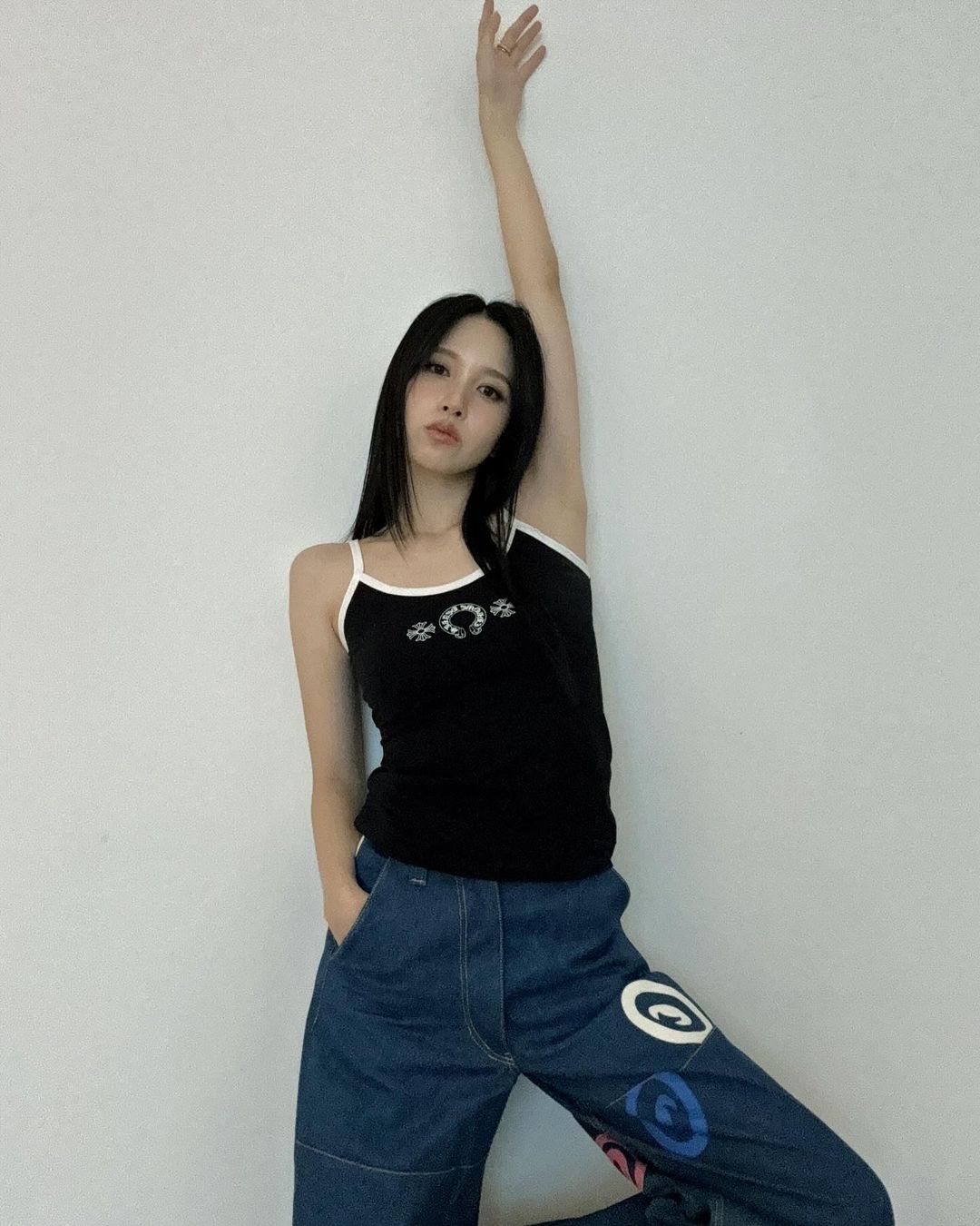 요즘 여돌 애정템은 크롬하츠🖤 이미지