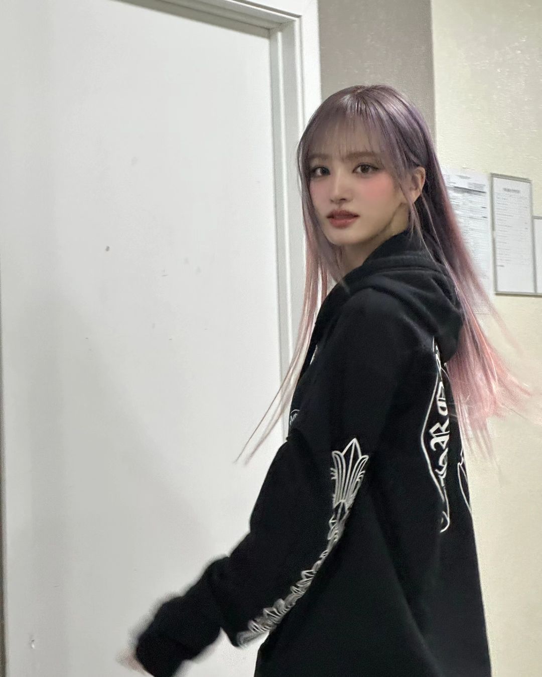 요즘 여돌 애정템은 크롬하츠🖤 이미지10