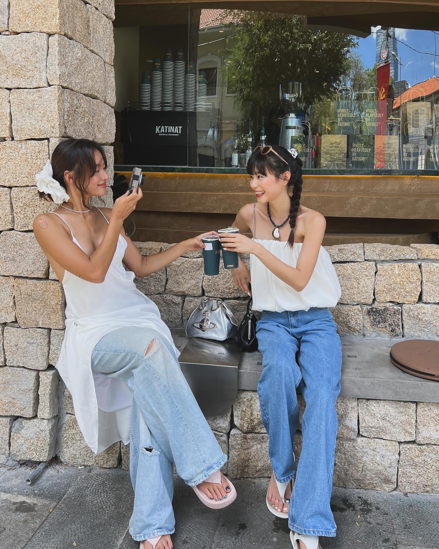 데님만 맞춰도 이렇게 예뻐🩵💙 이미지