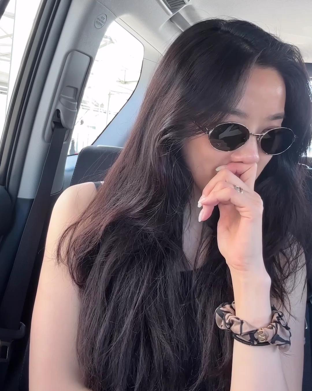청아 언니 분위기🖤블랙 선글라스 이미지