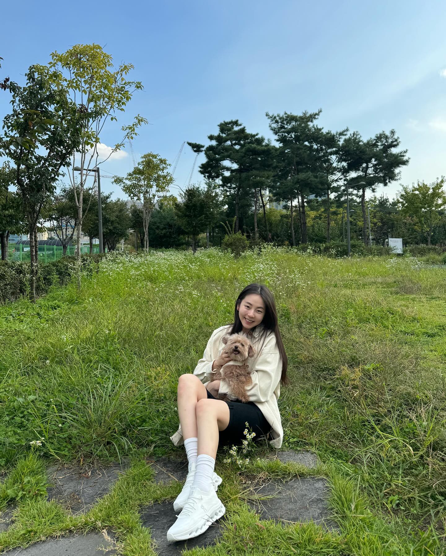 요즘 무슨 운동화가 제일 핫해?❤️‍🔥
품절대란을 일으키며 인기 있는 브랜드 운동화 4👟@갖고싶어

1. 제니, 미미 - 아디다스 복서 호그

2. 안소희, 지젤 - 로에베 x 온 러닝 클라우드틸트 2.0 

3. 이시영, 차정원 - 푸마 x 오픈 Yy 스피드캣

4. 금새록, 김나영 - 나이키 x 보디 아스트로그래버 SP 이미지
