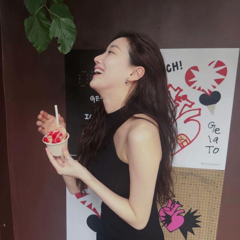아우 예뻐🖤🤍민소매 전문가 나은 이미지