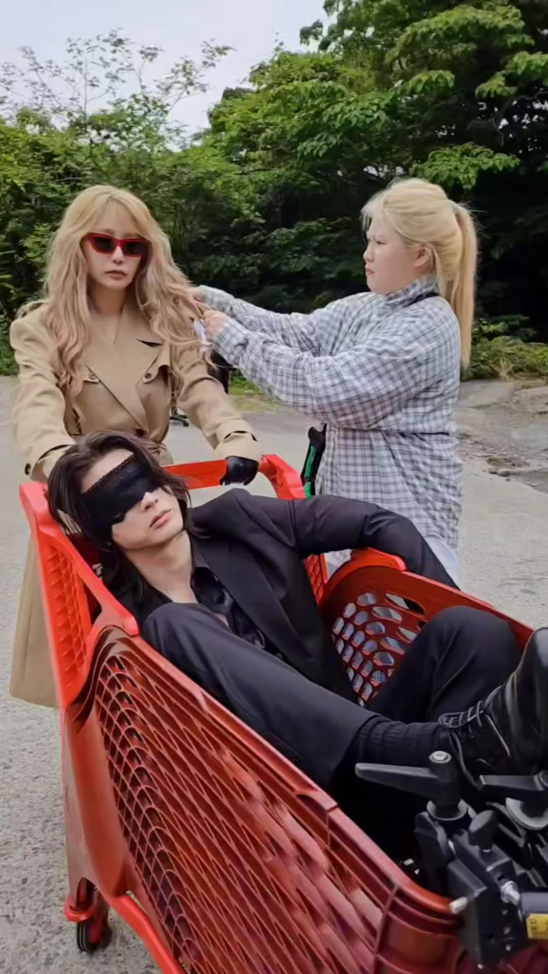 잘생긴 얼굴 낭비 갑@김지훈🧔🏻‍♀️🕴️ 이미지