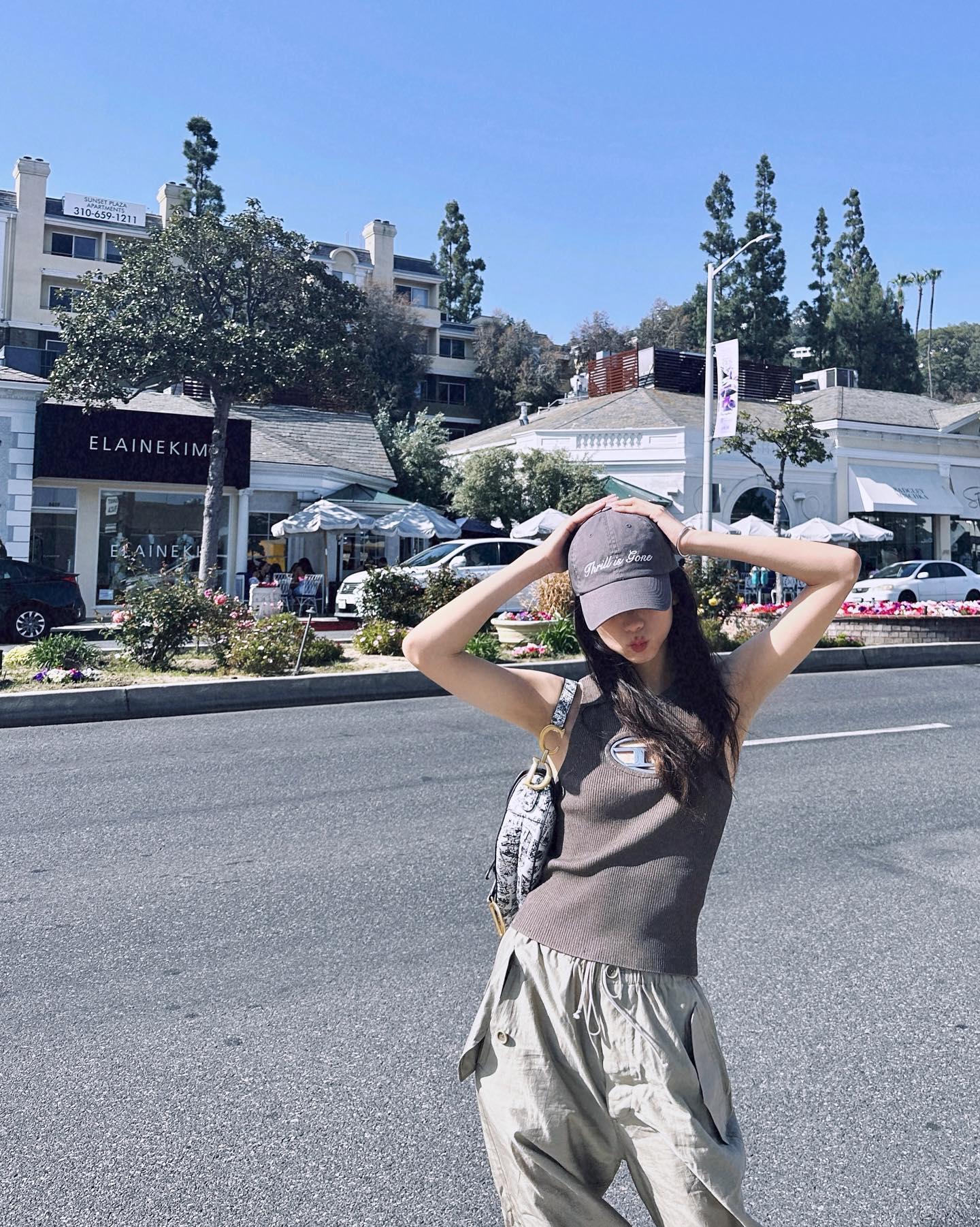 민소매&카고로 늘씬 허리핏🤍❤️‍🔥 이미지