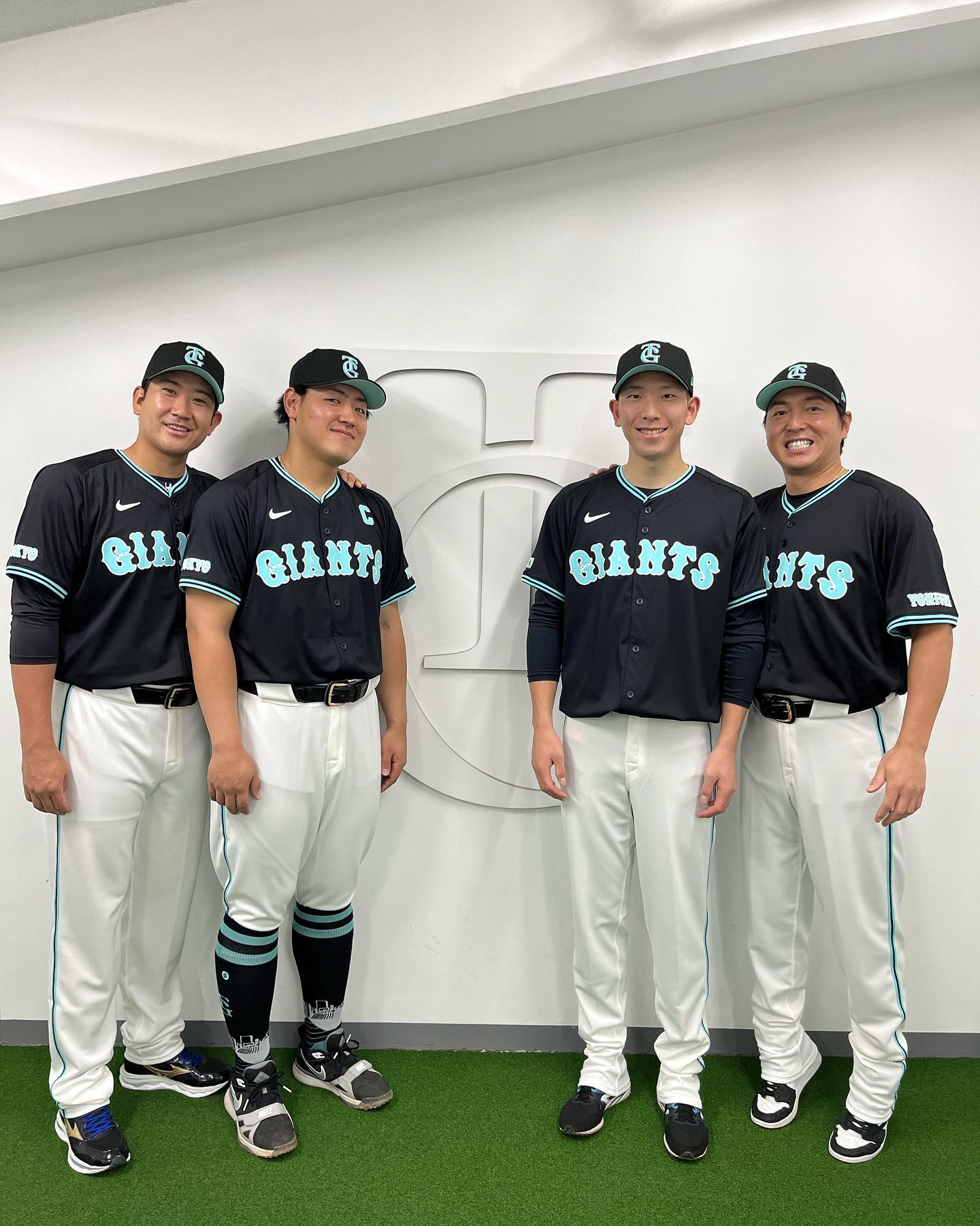 구단 90주년 기념 티파니앤코 유니폼💎⚾️@요미우리자이언츠 이미지